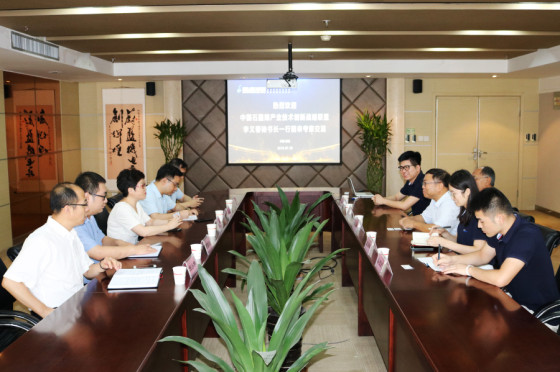 石墨烯联盟秘书长李义春一行应邀考察西安天朗蔚蓝商业运营发展有限公司